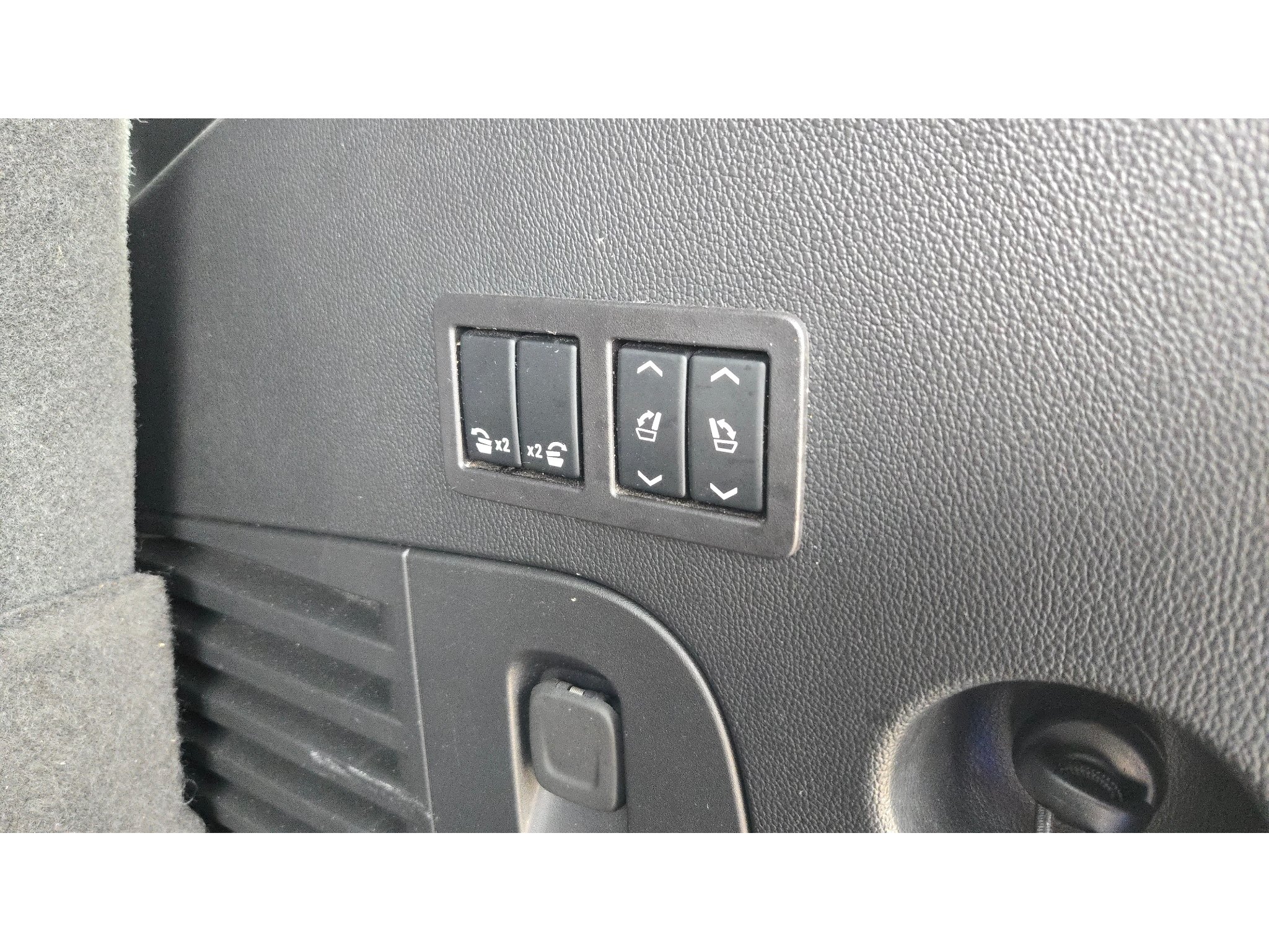 Used 2019 Cadillac Escalade Premium Luxury RWD image 15