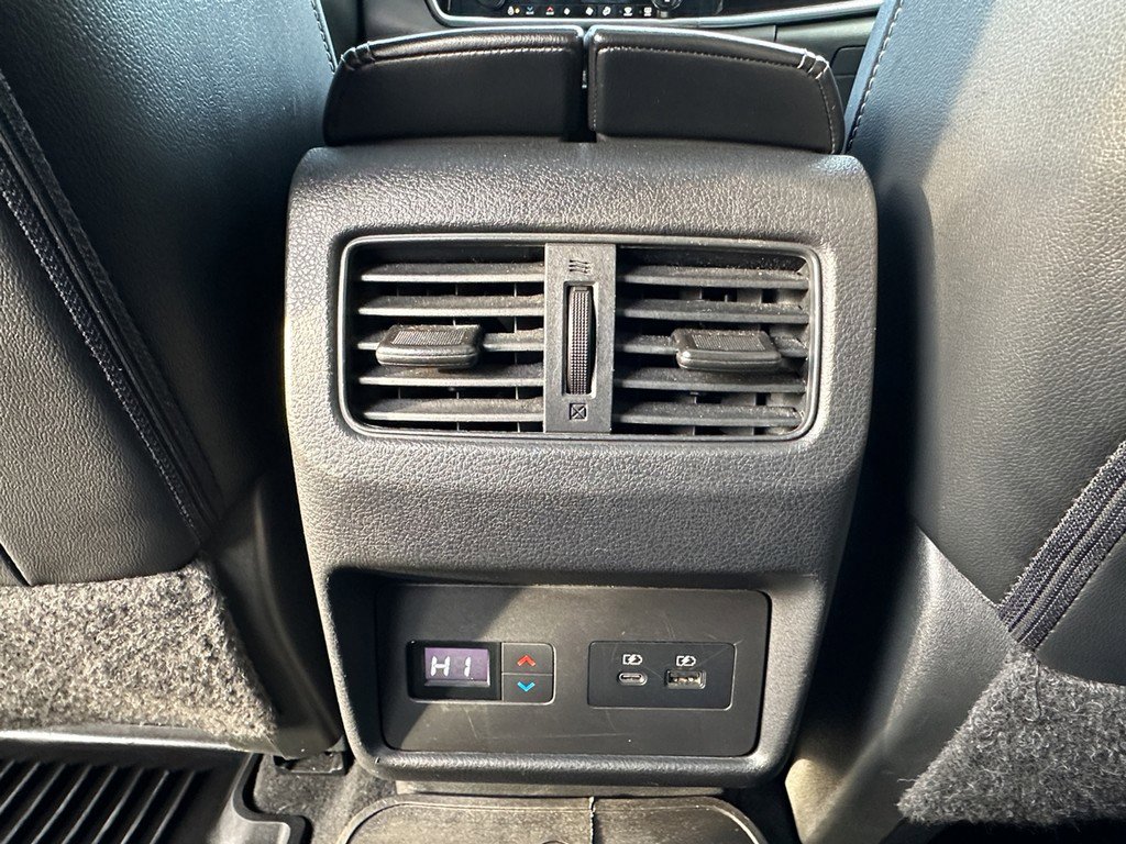 Used 2023 Nissan Rogue SL w/ SL Premium Package image 16