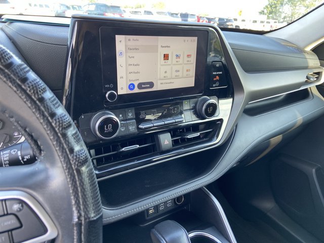 Used 2023 Toyota Highlander LE AWD/4WD image 40