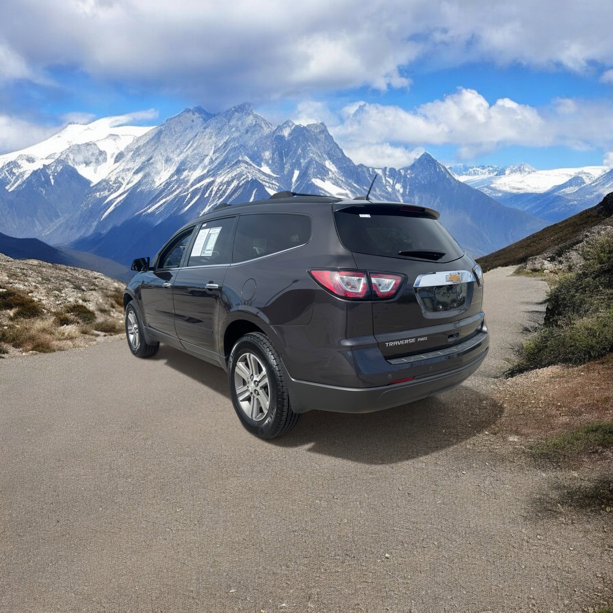 Used 2017 Chevrolet Traverse LT image 3
