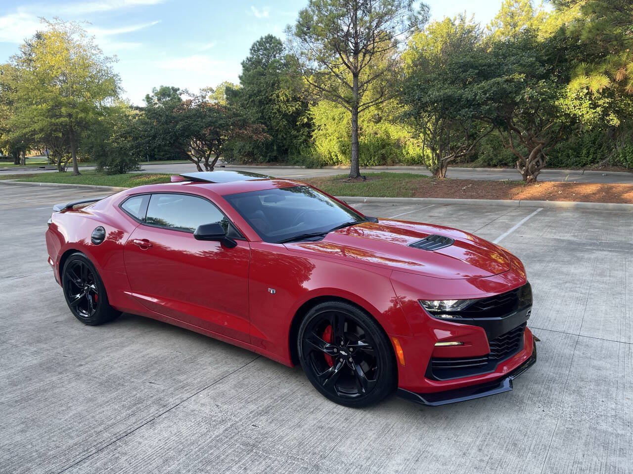 Used 2019 Chevrolet Camaro SS w/ Black Appearance Package RWD image 5