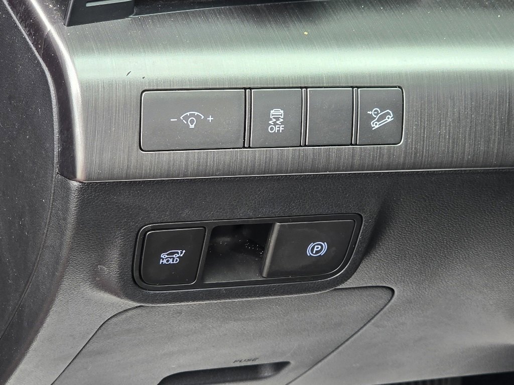 Used 2024 Hyundai Kona Limited image 8