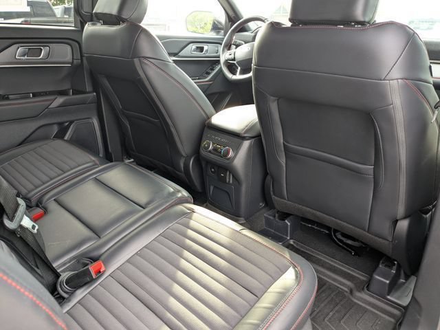 Used 2025 Ford Explorer ST-Line w/ ST-Line Street Pack AWD/4WD image 17