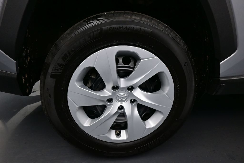 Used 2025 Toyota RAV4 LE AWD/4WD image 29