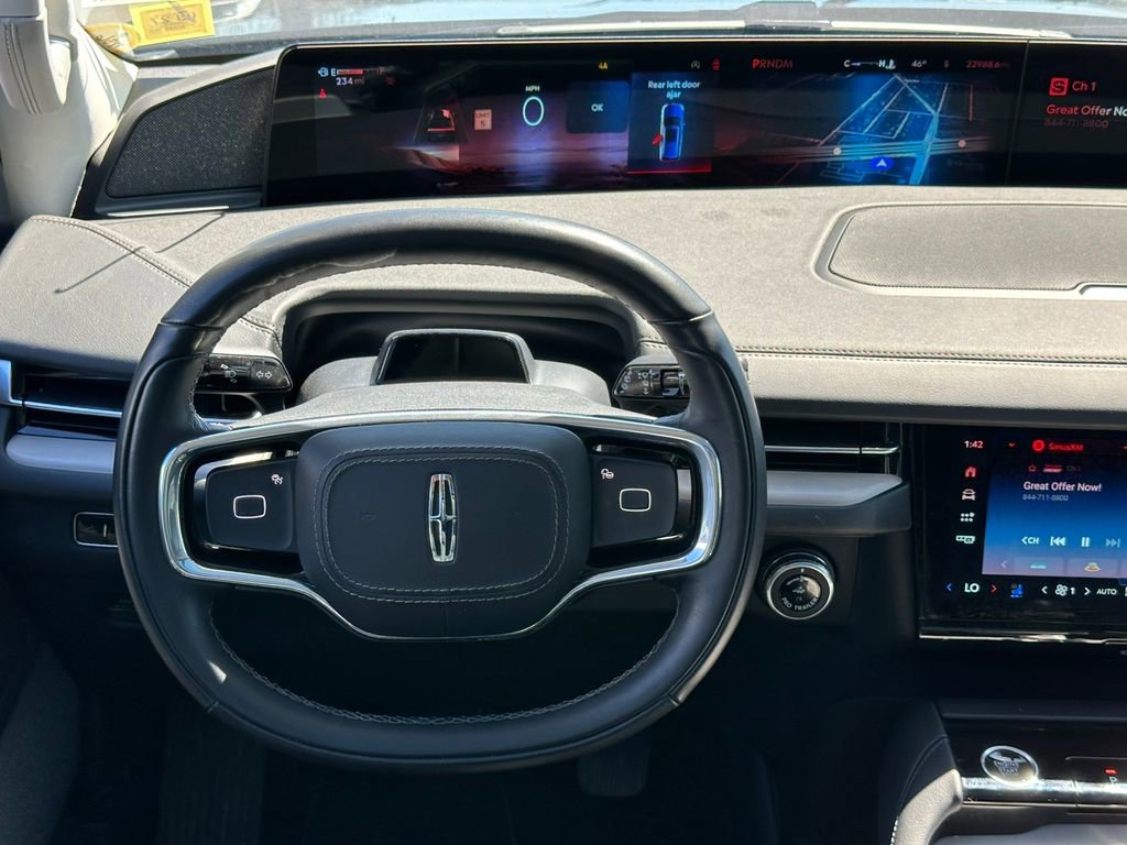 Used 2025 Lincoln Navigator Reserve AWD/4WD image 18