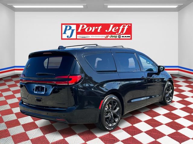 Used 2025 Chrysler Pacifica Limited FWD image 4