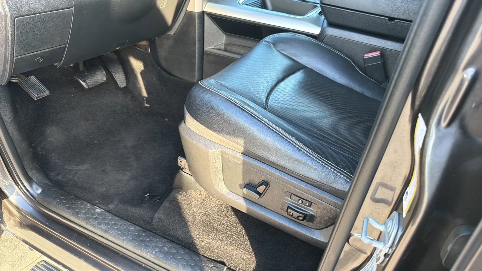 Used 2016 RAM 3500 Laramie image 95