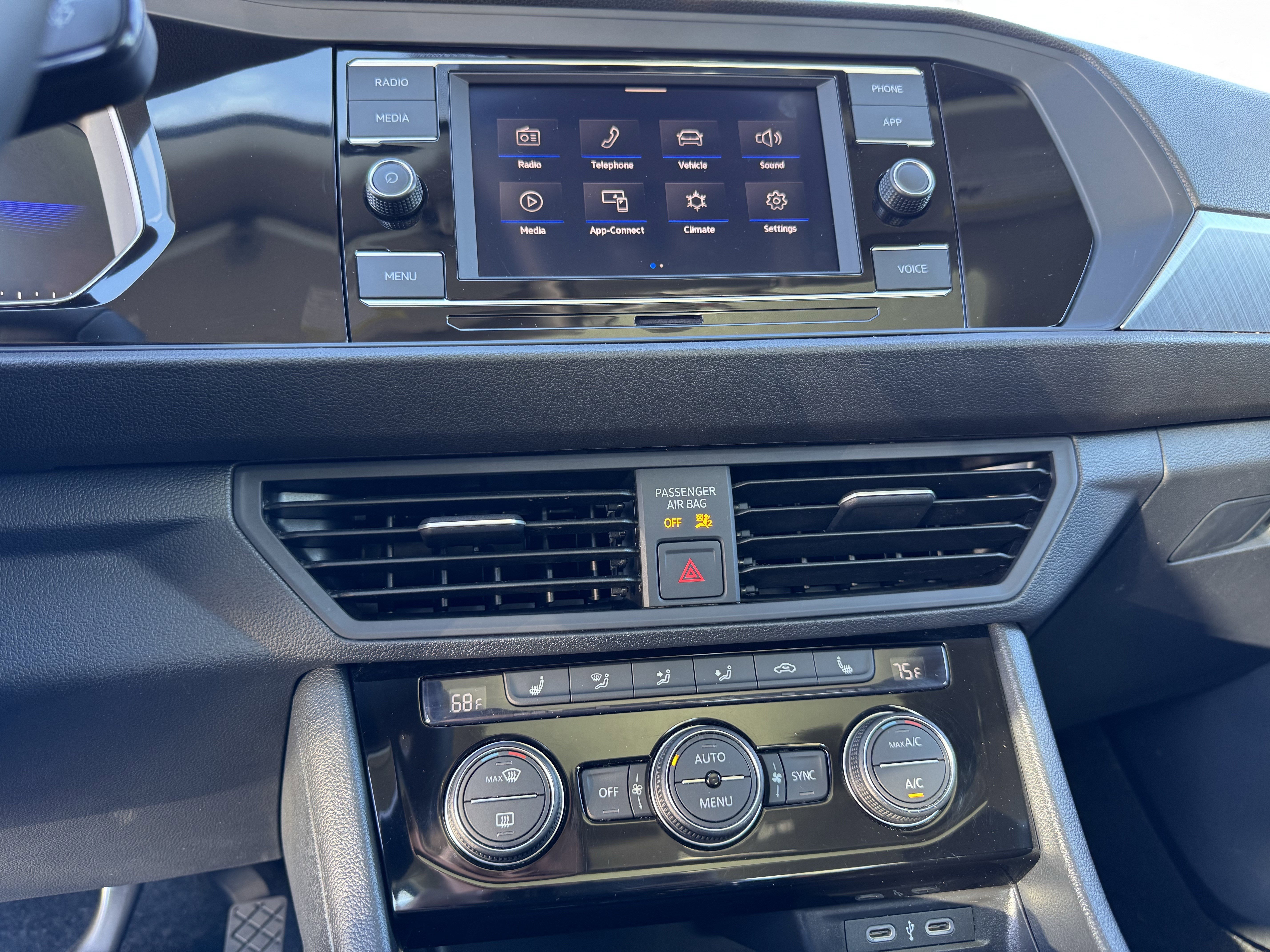 Certified 2024 Volkswagen Jetta SE image 25