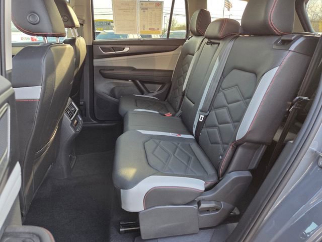 Used 2025 Volkswagen Atlas Peak Edition SE AWD/4WD image 11