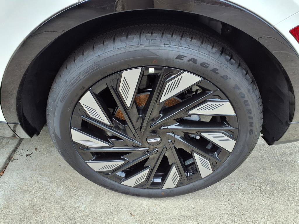 New 2025 Lincoln Nautilus Reserve w/ Jet Appearance Package image 13