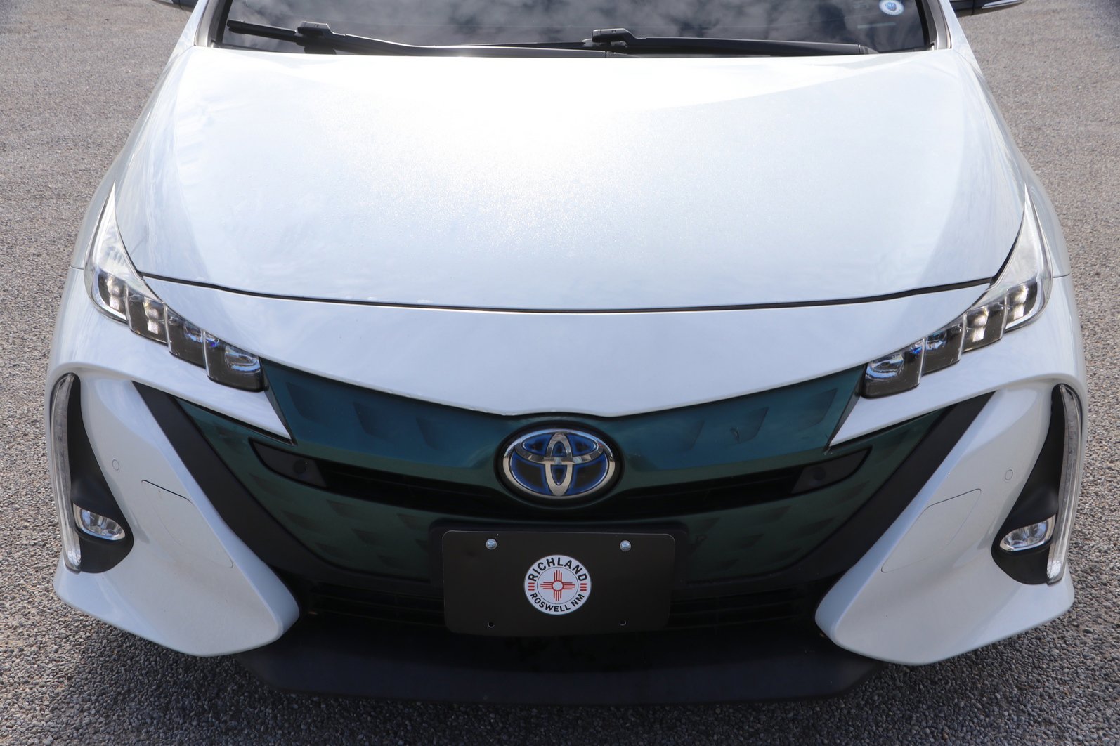 Used 2017 Toyota Prius Prime FWD image 2