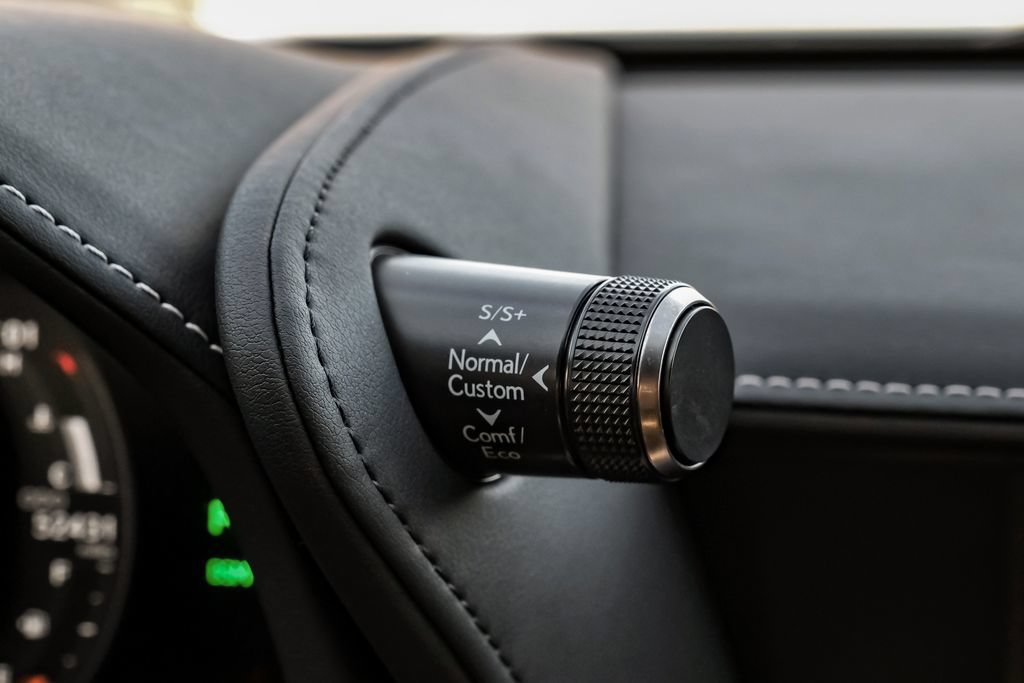 Used 2018 Lexus LC 500 Coupe w/ Touring Package RWD image 17