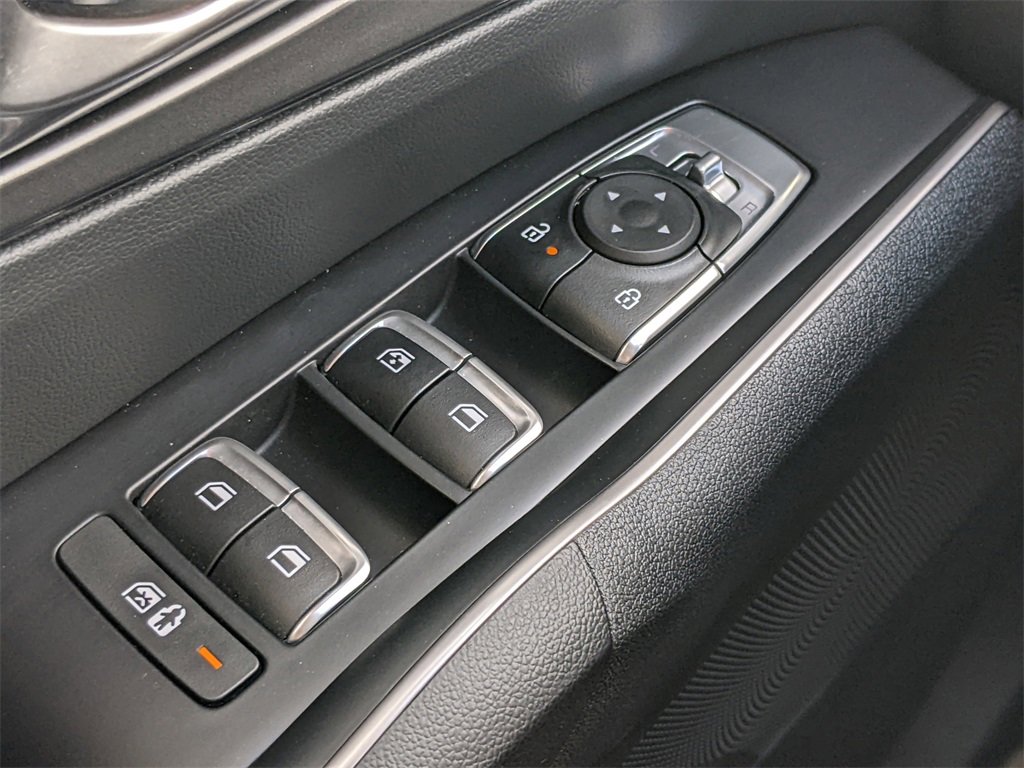 Certified 2025 Kia Sorento LX image 17