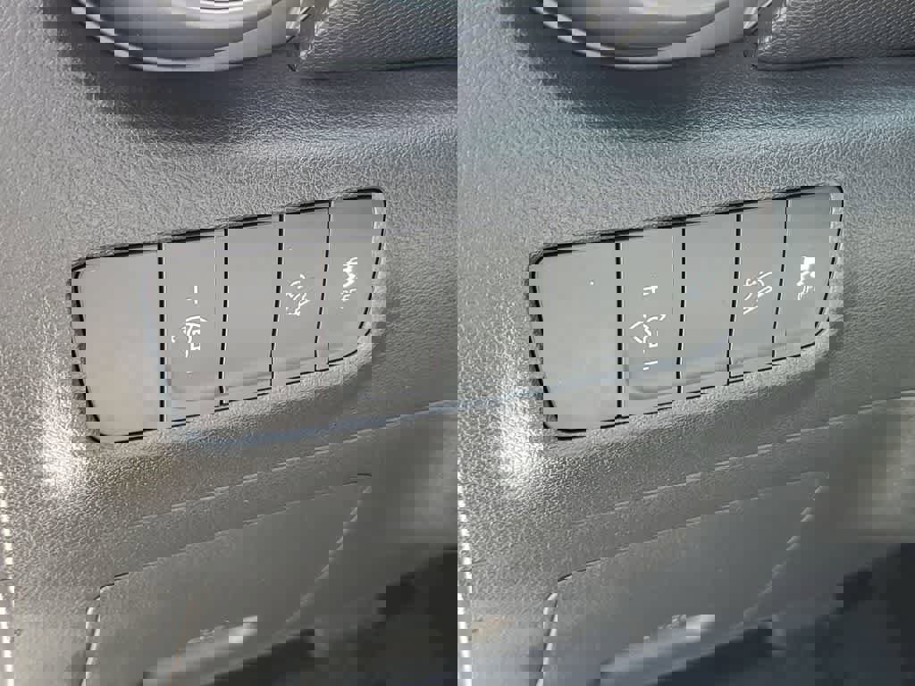 Used 2022 Hyundai Kona SE image 19