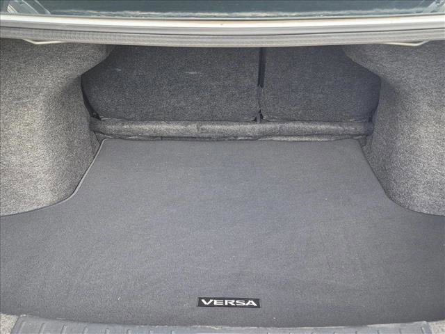 Used 2016 Nissan Versa SV w/ SV Appearance Package FWD image 3