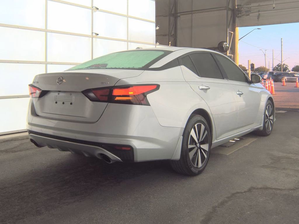Used 2019 Nissan Altima 2.5 SV FWD image 2