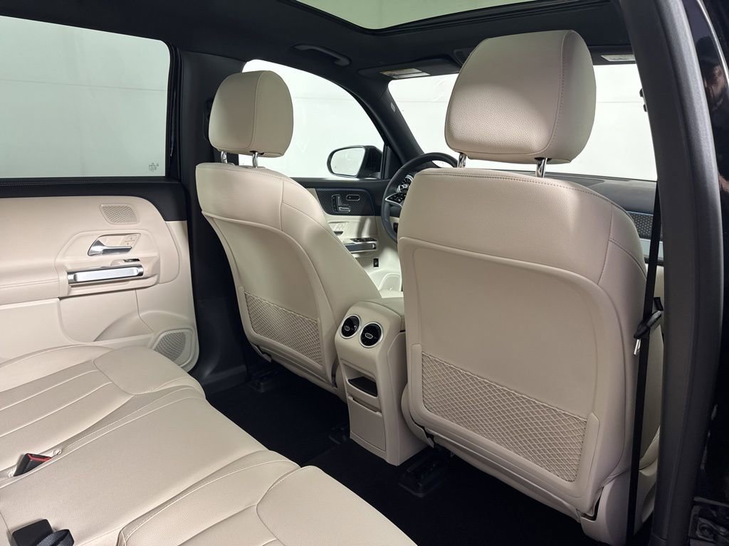 Used 2025 Mercedes-Benz EQB 300 4MATIC w/ Driver Assistance Package image 17