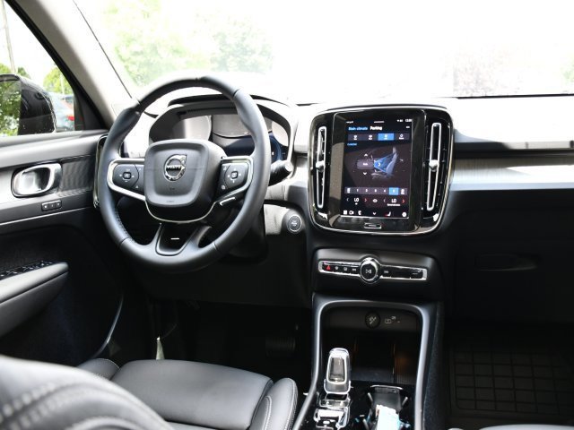 New 2025 Volvo XC40 B5 Plus w/ Protection Package Premier image 18