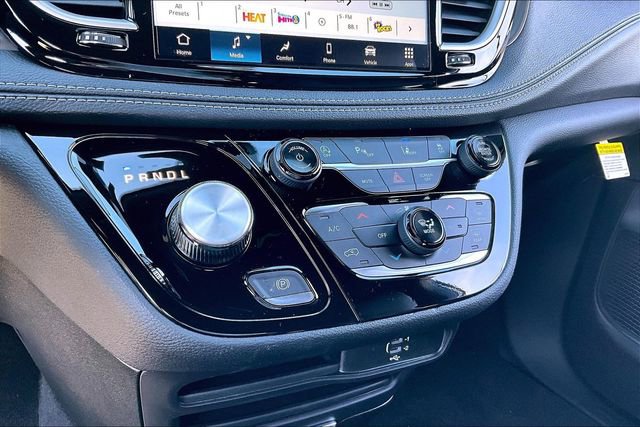 New 2026 Chrysler Pacifica Select image 14
