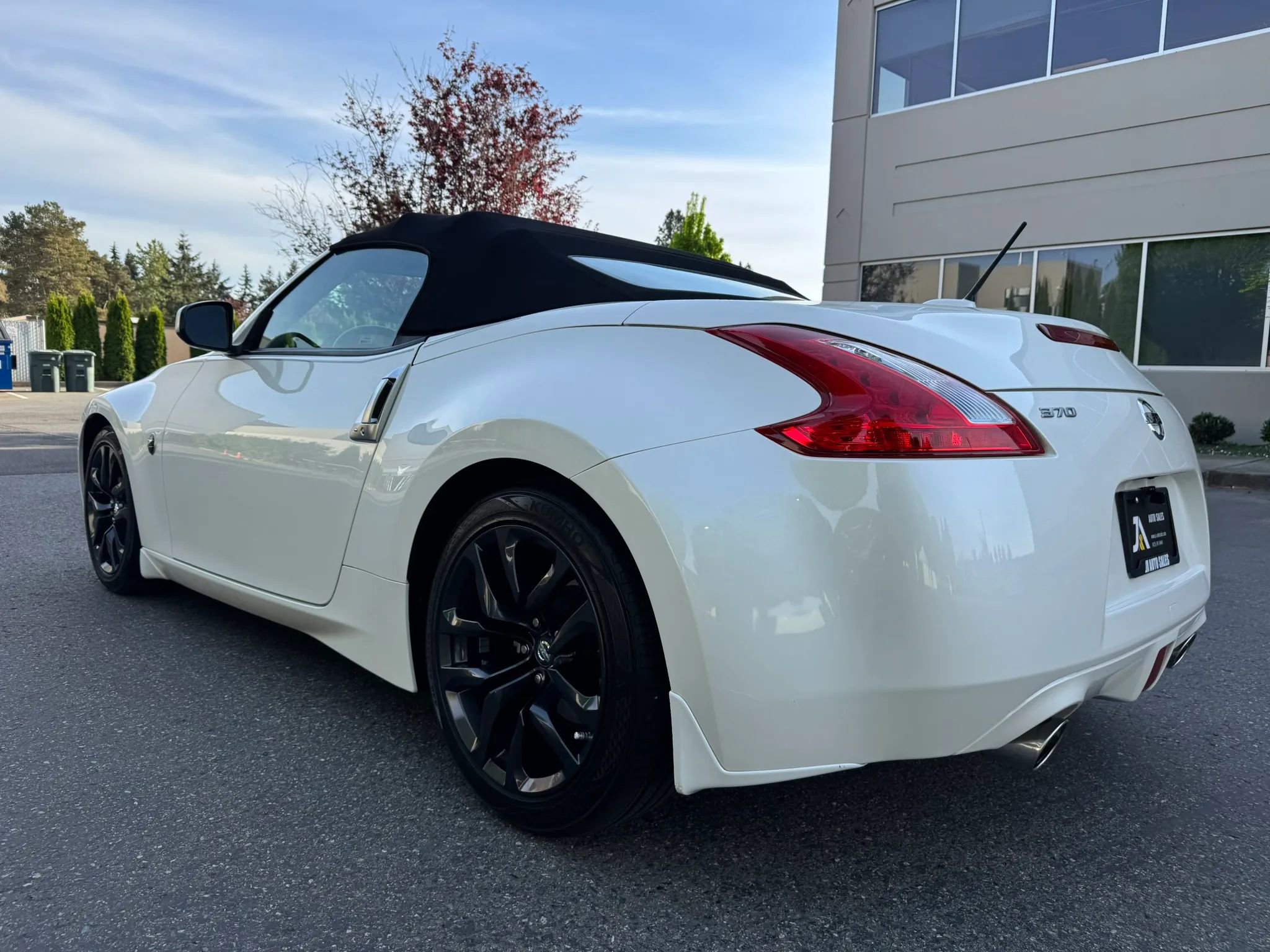 Used 2015 Nissan 370Z Roadster RWD image 8