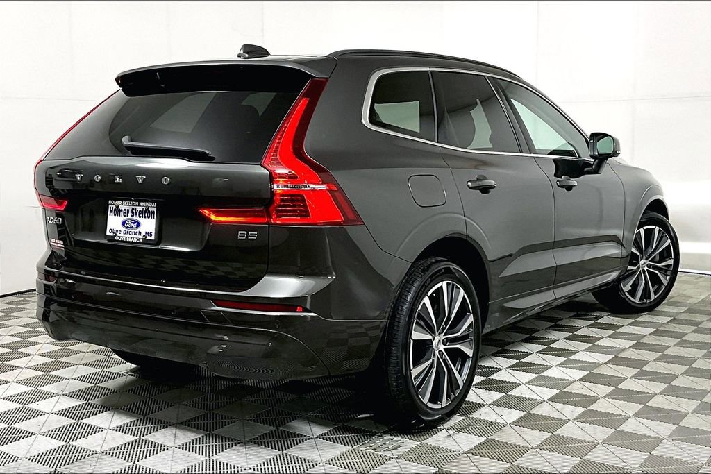 Used 2022 Volvo XC60 B5 Momentum image 12