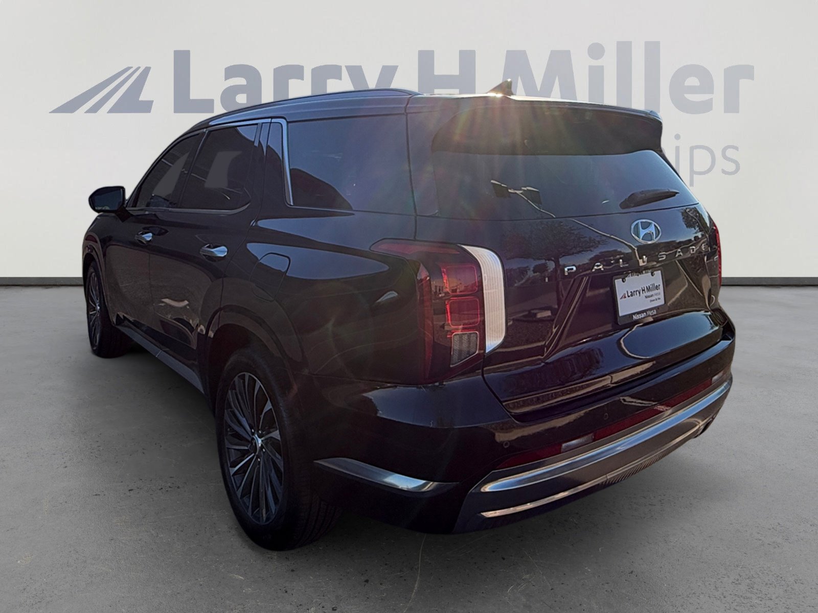 Used 2024 Hyundai Palisade Calligraphy image 3