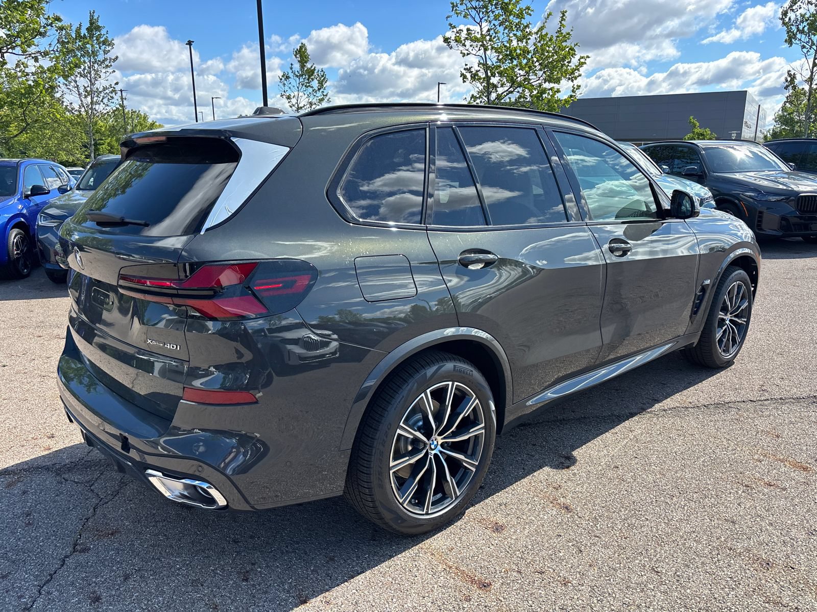 New 2026 BMW X5 xDrive40i w/ M Sport Package AWD/4WD image 5
