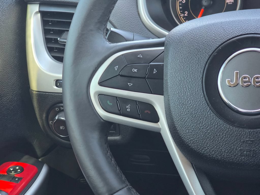 Used 2018 Jeep Cherokee Trailhawk AWD/4WD image 19