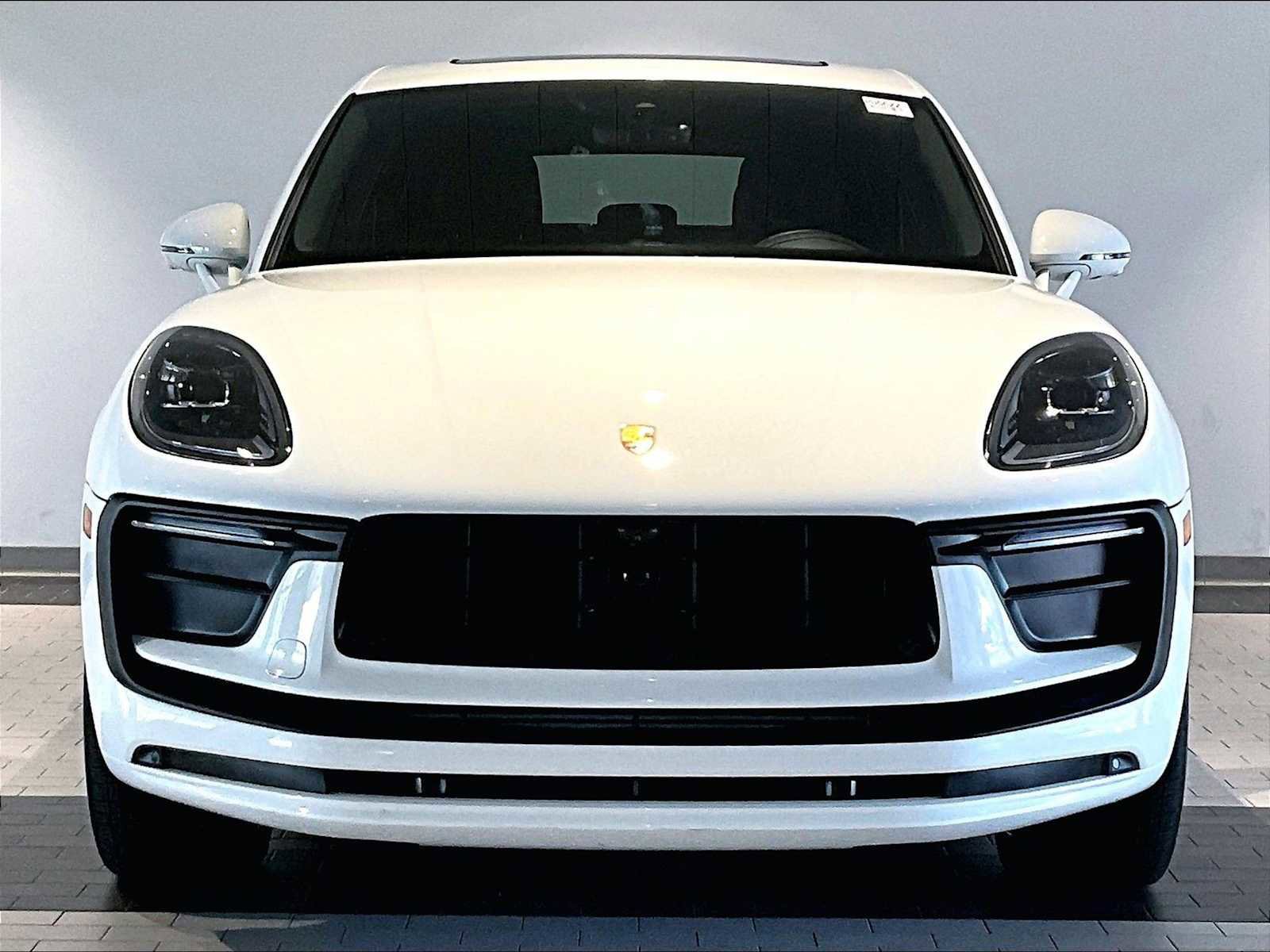 Used 2025 Porsche Macan image 13