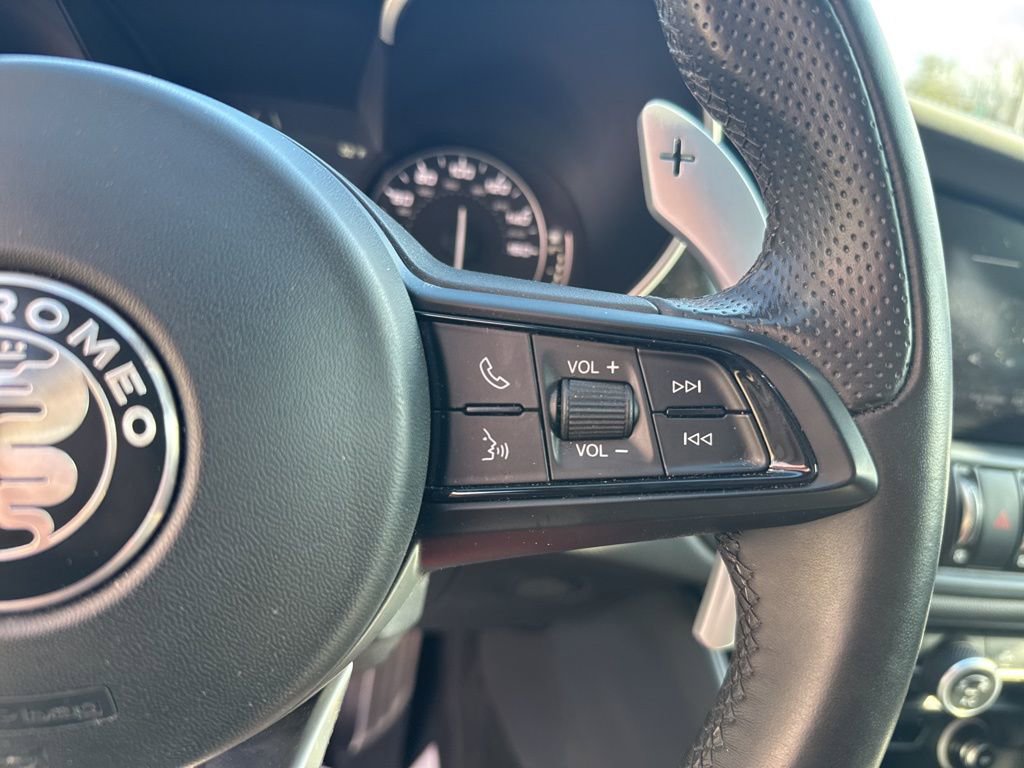 Used 2023 Alfa Romeo Giulia Veloce image 37