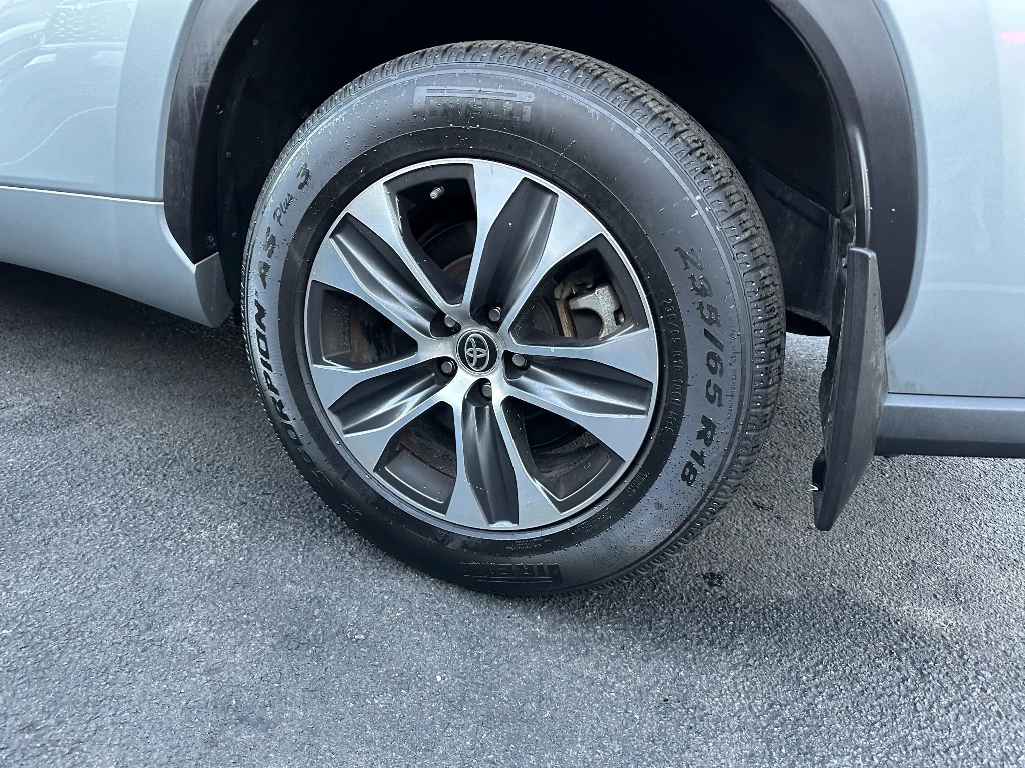 Used 2020 Toyota Highlander XLE image 11