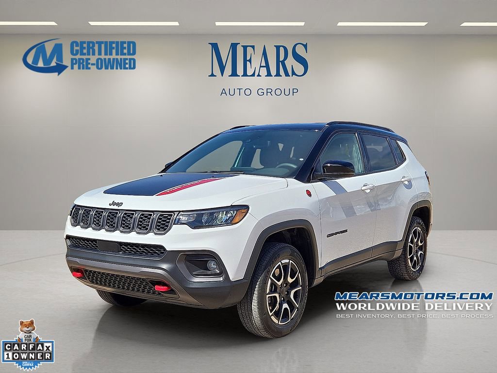 Used 2025 Jeep Compass Trailhawk AWD/4WD image 1