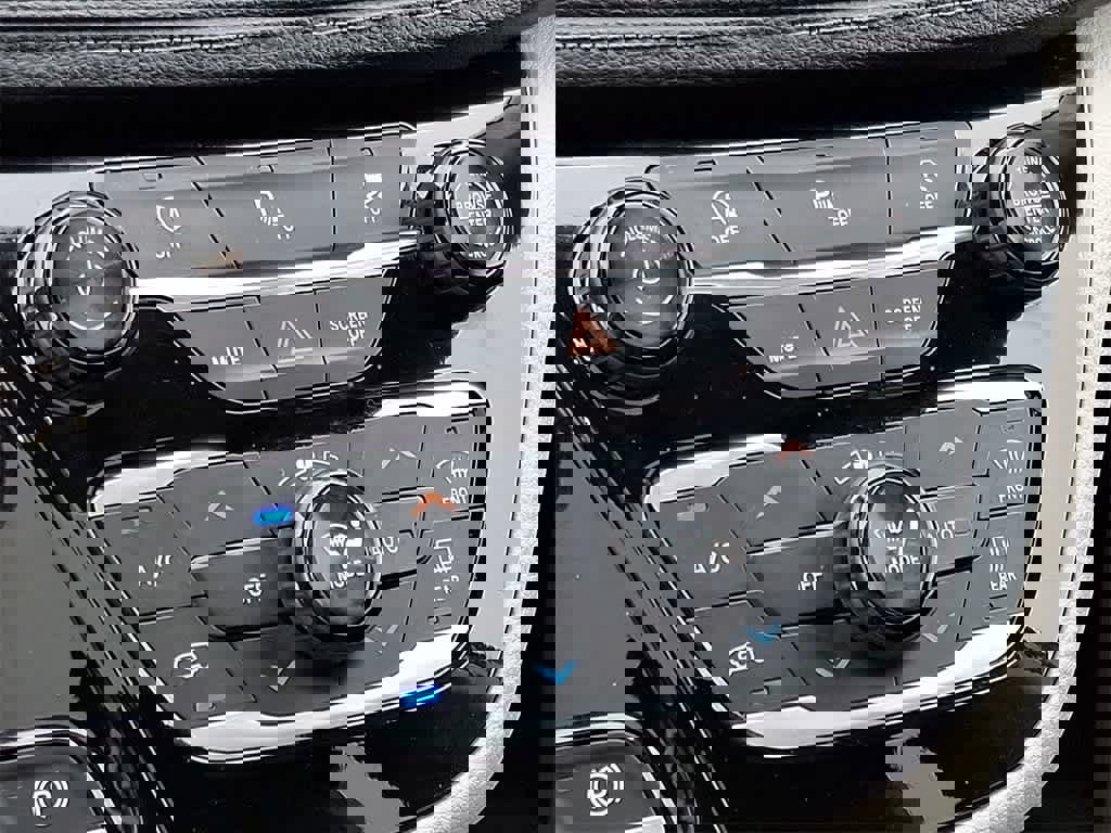 Used 2018 Chrysler Pacifica Limited image 16