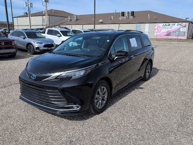 Used 2024 Toyota Sienna XLE image 15