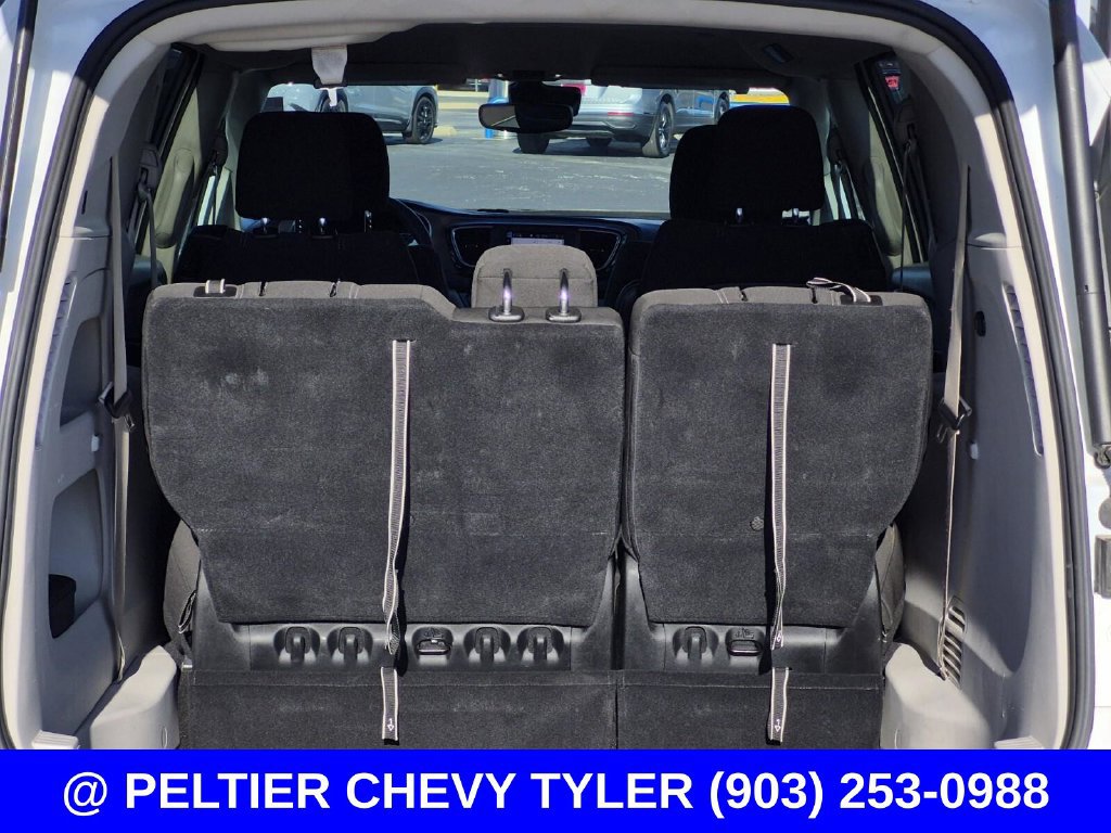 Used 2023 Chrysler Voyager LX FWD image 8
