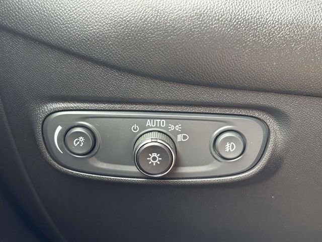 Used 2020 Chevrolet Equinox LT w/ Driver Convenience Package image 10