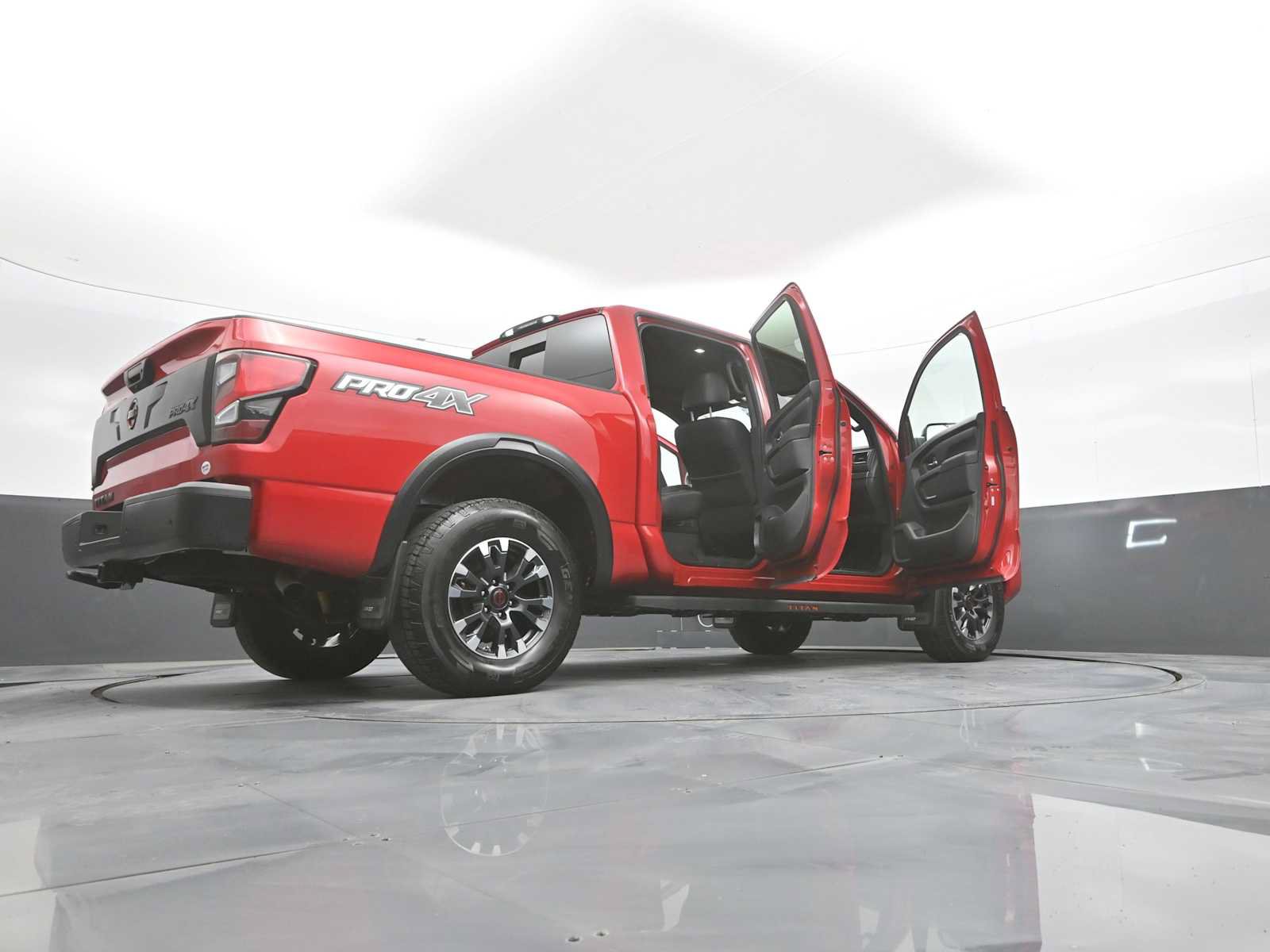 Used 2024 Nissan Titan PRO-4X w/ Pro-4x Convenience Package AWD/4WD image 47
