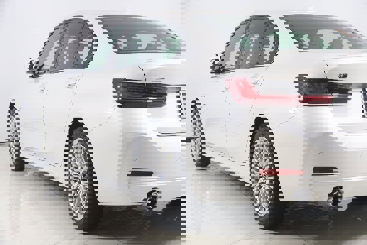 Used 2023 BMW 330e xDrive w/ Premium Package image 25