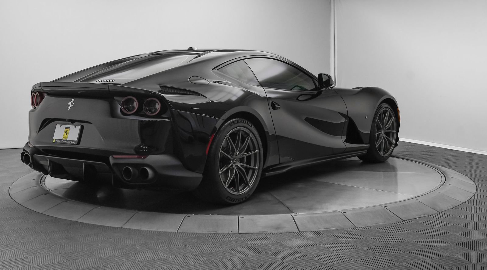 Used 2018 Ferrari 812 Superfast RWD image 7