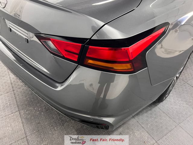 Used 2025 Nissan Altima 2.5 SV FWD image 15