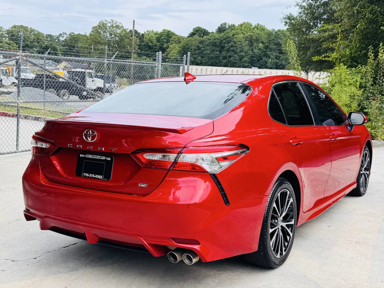 Used 2020 Toyota Camry SE image 3