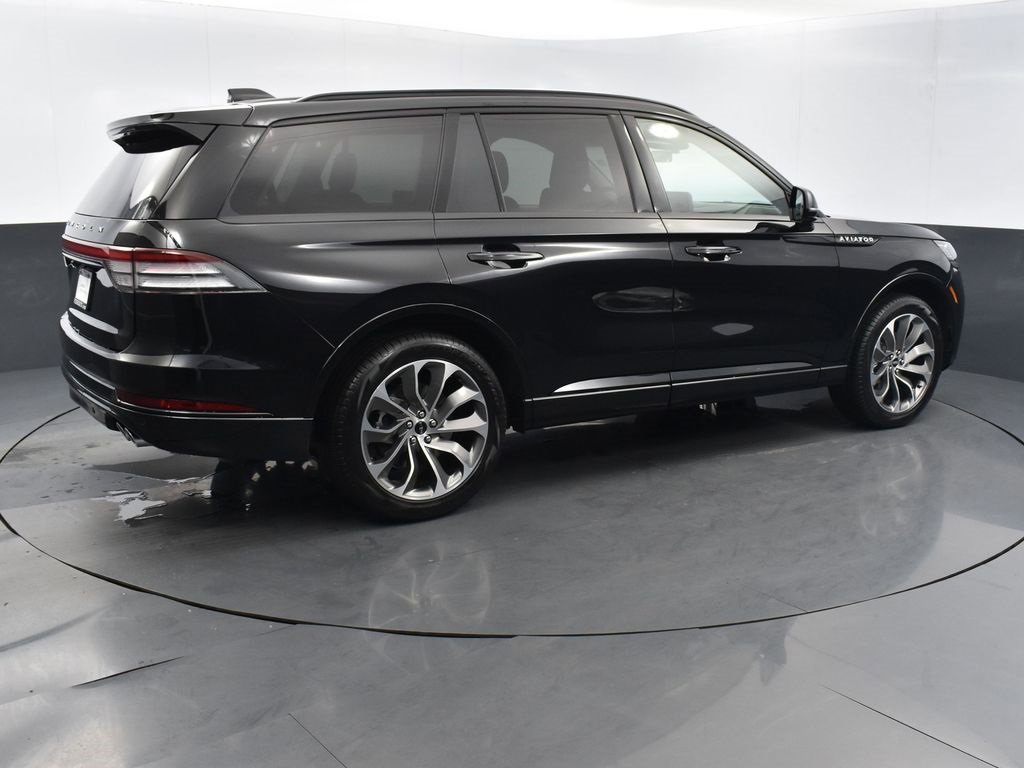 Certified 2025 Lincoln Aviator AWD w/ Jet Appearance Package image 4