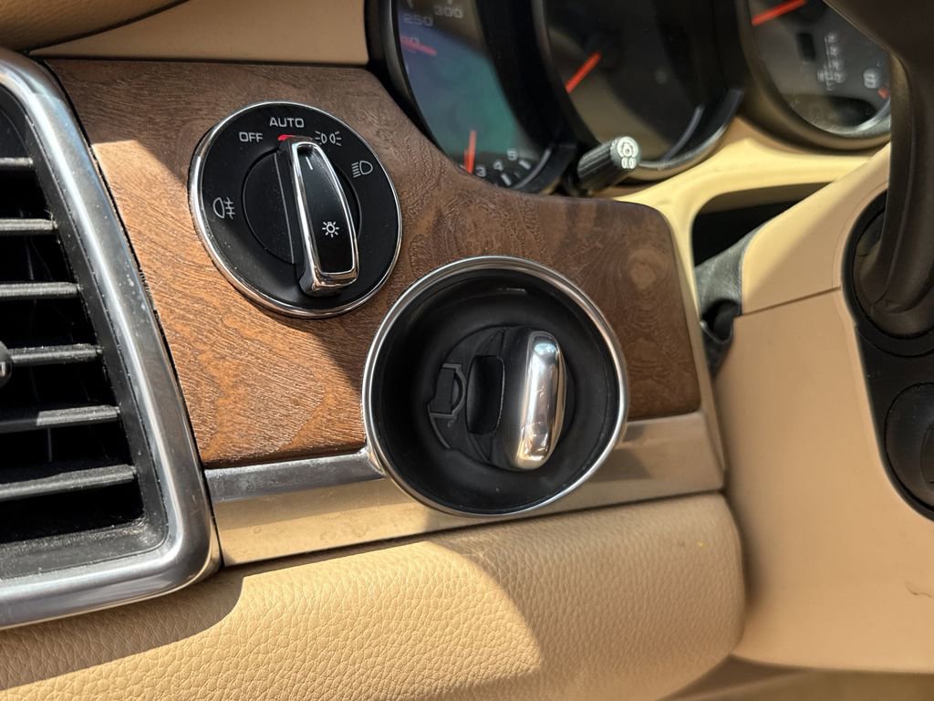 Used 2014 Porsche Panamera S RWD image 18
