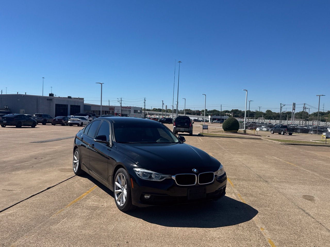 Used 2018 BMW 320i xDrive Sedan AWD/4WD image 3