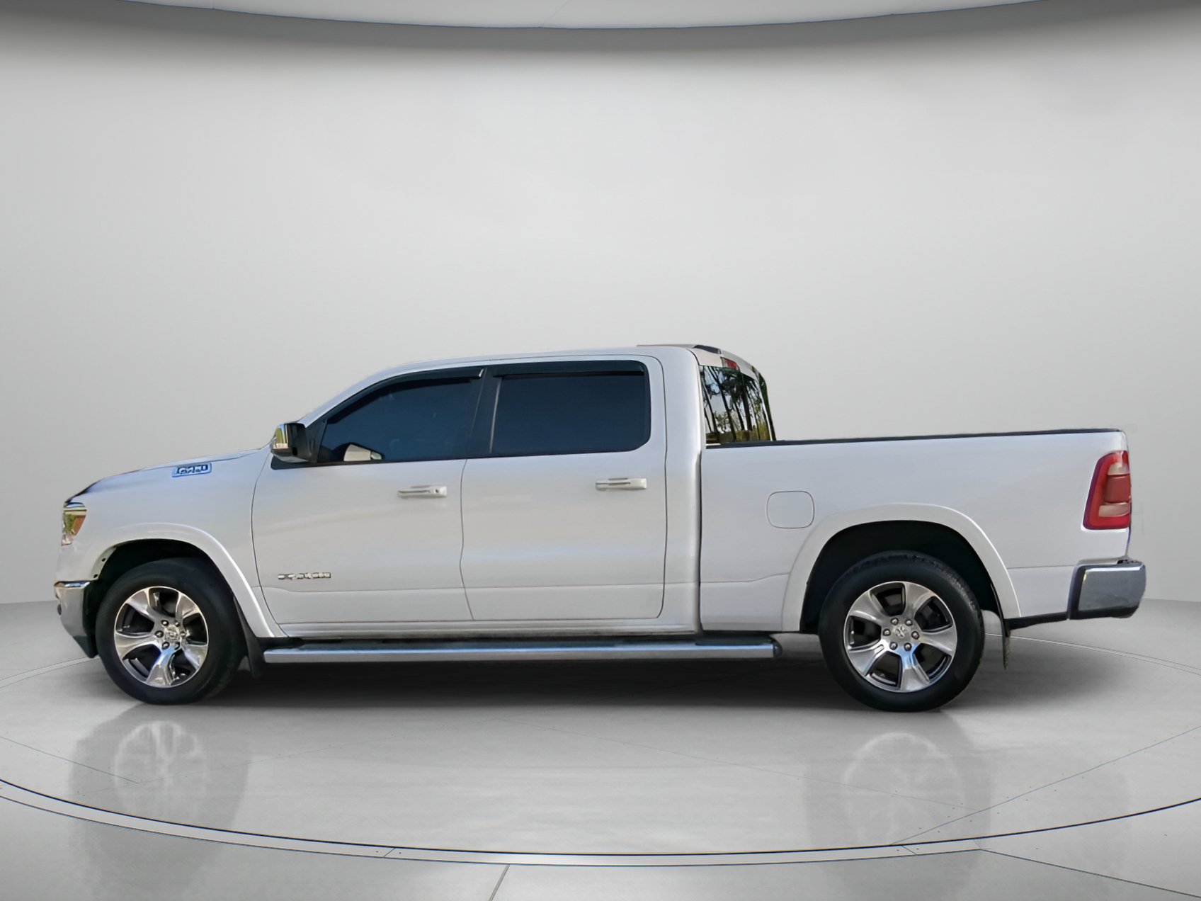 Used 2019 RAM 1500 Laramie AWD/4WD image 18