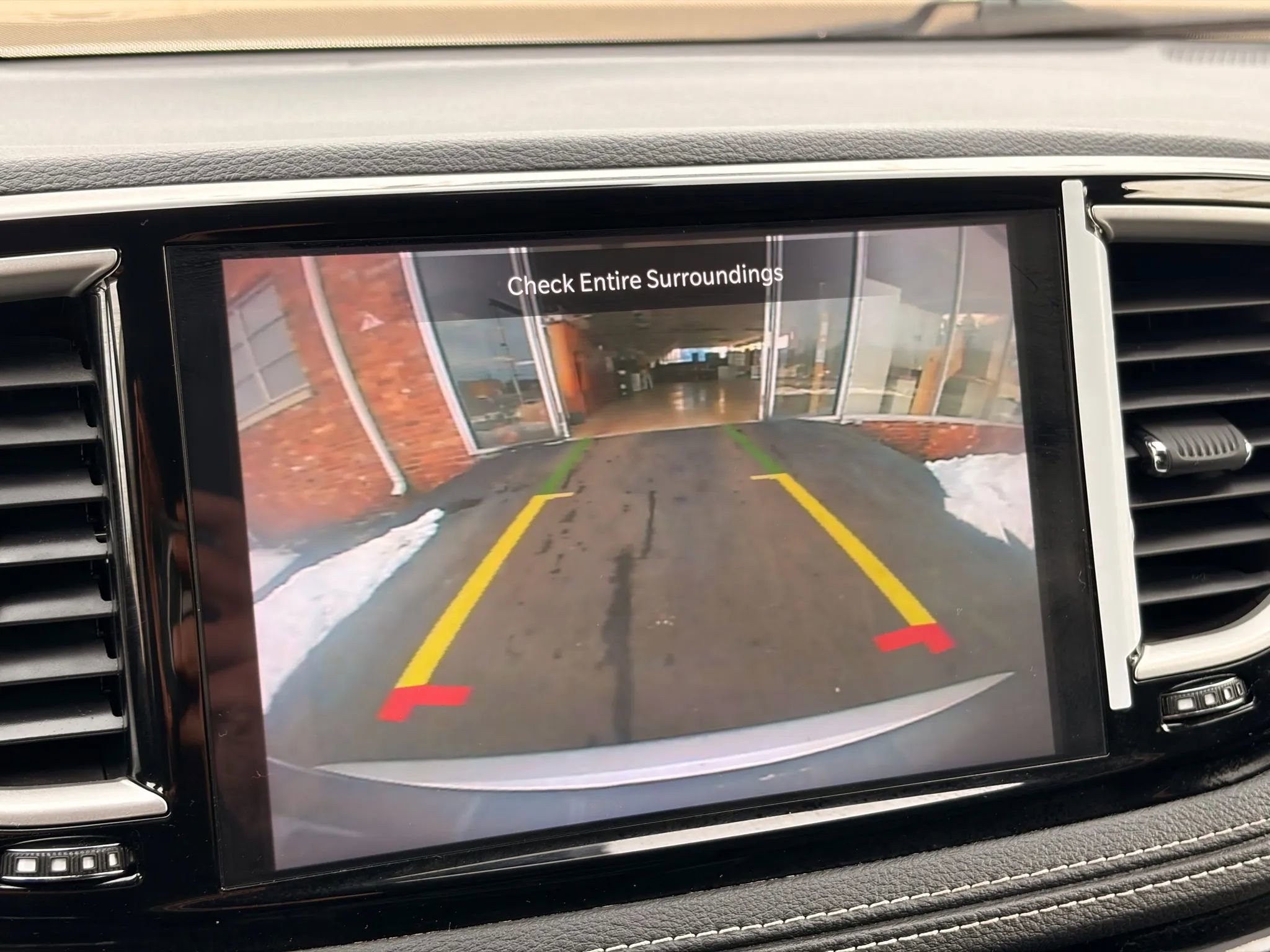 Used 2023 Chrysler Pacifica Touring image 29