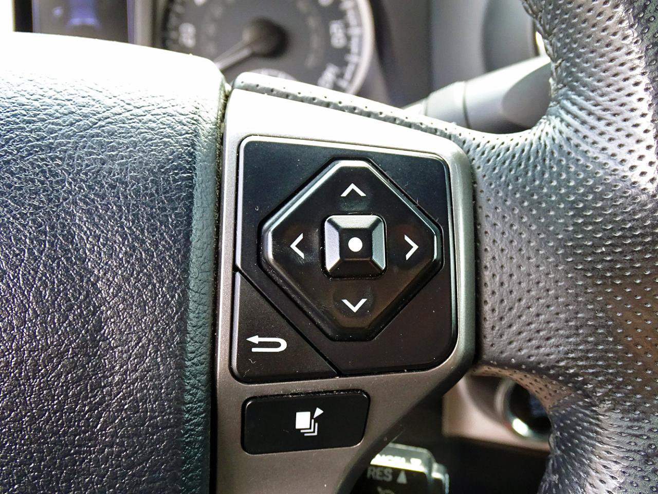 Used 2016 Toyota Tacoma Limited w/ Towing Package RWD image 25
