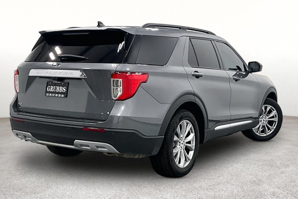 Used 2023 Ford Explorer XLT w/ Equipment Group 202A RWD image 2
