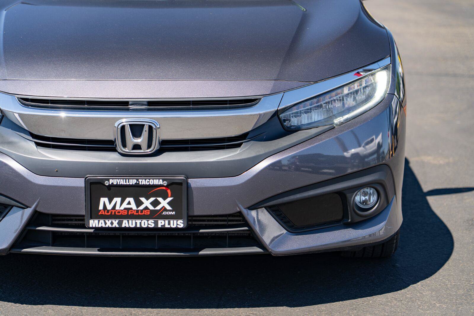 Used 2017 Honda Civic Touring image 5