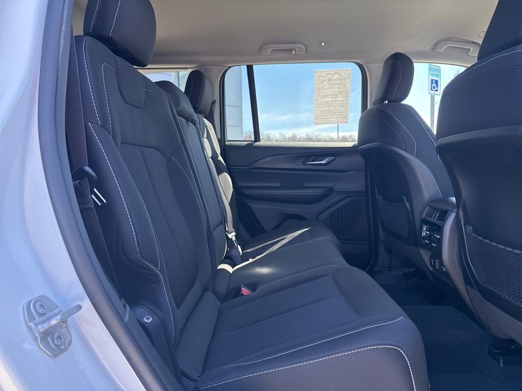 Used 2023 Jeep Grand Cherokee Laredo w/ Luxury Tech Group I image 15